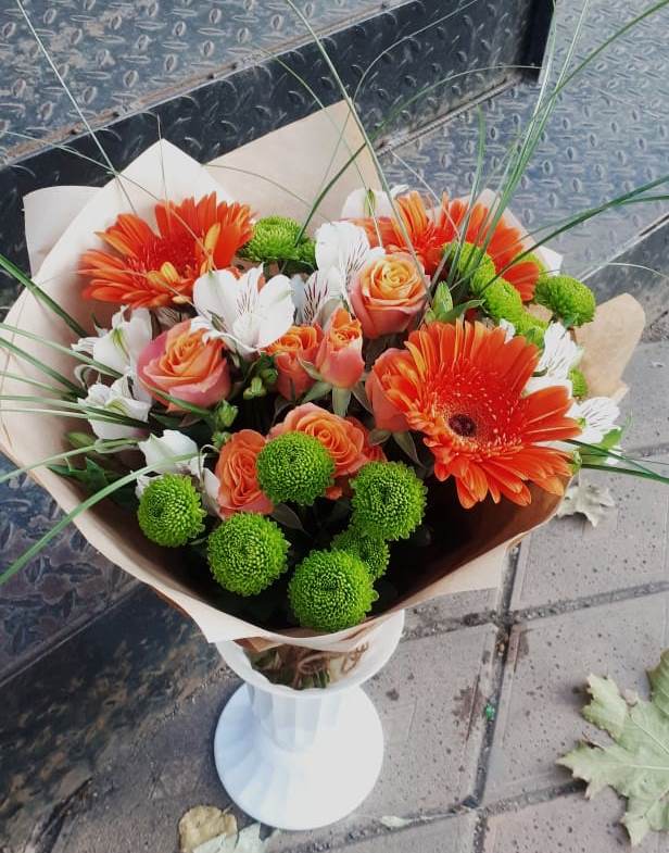 Букет цветов из: Герберы, Хризантемы, Альстромерии и Розы в Нарзанном