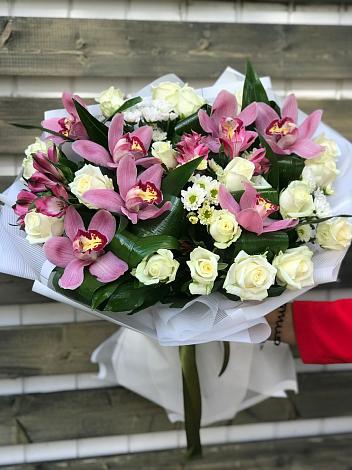 Букет цветов из: Розы и Хризантемы в Нарзанном