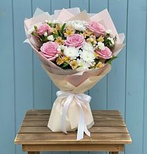 Букет цветов из:  Гвоздики, Орхидеи и Розы в Нарзанном