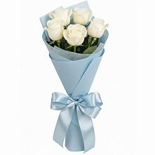 Букет 5 Белых роз Проуд в Нарзанном