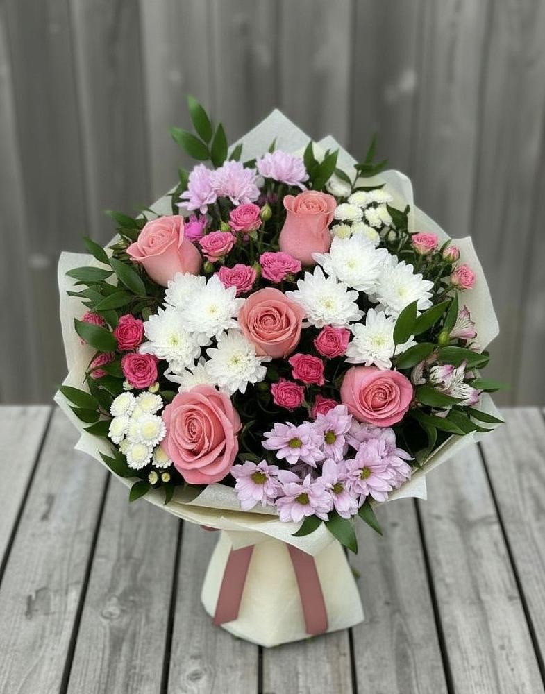 Букет цветов из: Альстромерии, Гвоздики, Розы и Хризантемы в Нарзанном