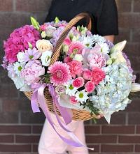 Композиция солнечный день в Нарзанном Цветочная композиция из Розы, Хризантемы, Пионы и Лизиантусы в корзине в Нарзанном