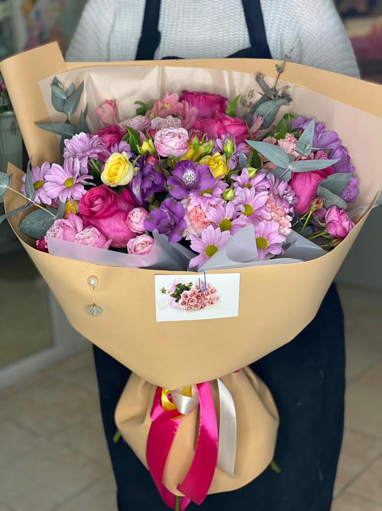 Букет цветов из: Хризантемы, Гвоздики и Альстромерии в Нарзанном