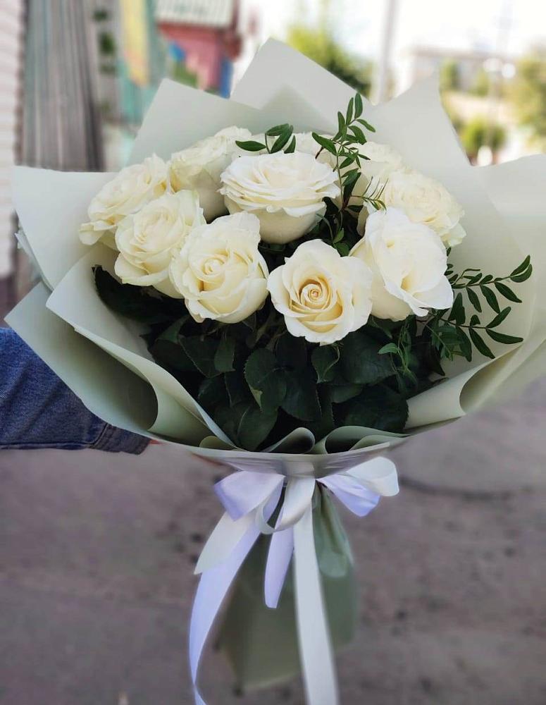 Букет Белые розы Проуд в Нарзанном
