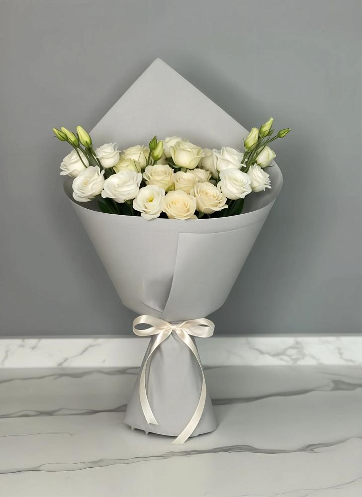 Букет цветов из: Розы и Лизиантусы в Нарзанном