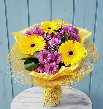 Букет цветов из:  Хризантемы и Герберы в Нарзанном