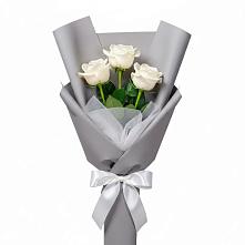 Букет 3 белые розы #REPLACE_PRED# Нарзанном