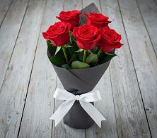 Букет 5 Красных роз Эдлесс Лав в Нарзанном