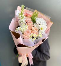 Букет цветов из:  Хризантемы и Розы в Нарзанном