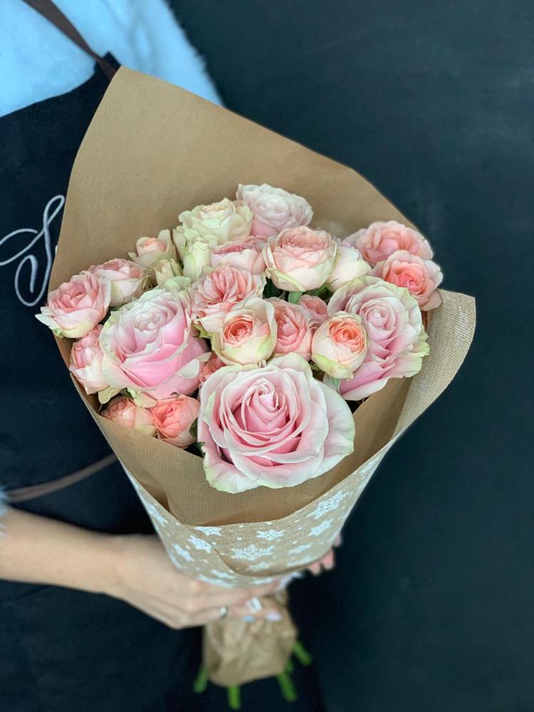 Букет цветов из: Хризантемы и Розы в Нарзанном