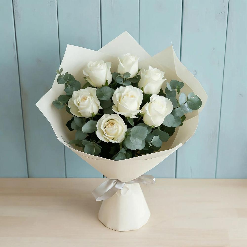 Букет Белые розы в Эвкалипте в Нарзанном