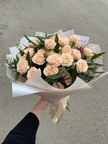 Букет Кремовые розы Латте в Нарзанном