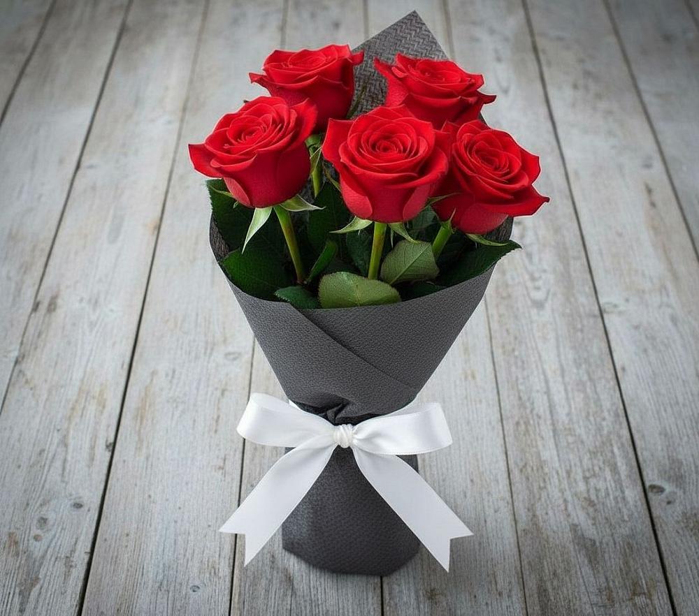 Букет 5 Красных роз Эдлесс Лав в Нарзанном