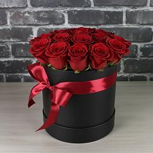 Цветочная композиция из Розы в шляпной коробке в Нарзанном