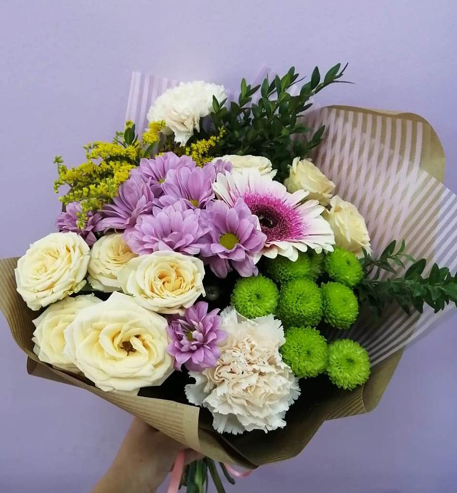 Букет цветов из: Хризантемы, Розы, Гвоздики и Герберы в Нарзанном