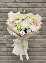 Букет цветов из:  Гвоздики, Розы, Лизиантусы и Хризантемы #REPLACE_PRED# Нарзанном
