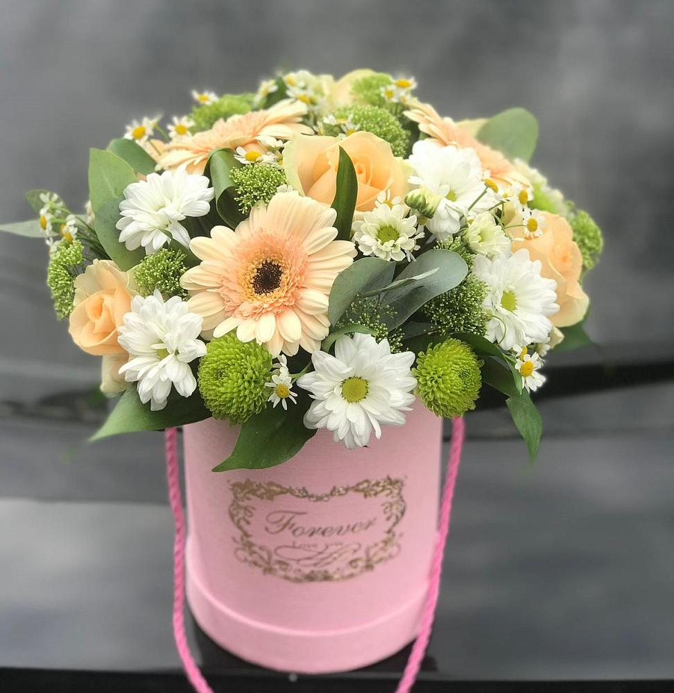 Цветочная композиция из Розы, Герберы и Хризантемы в шляпной коробке в Нарзанном