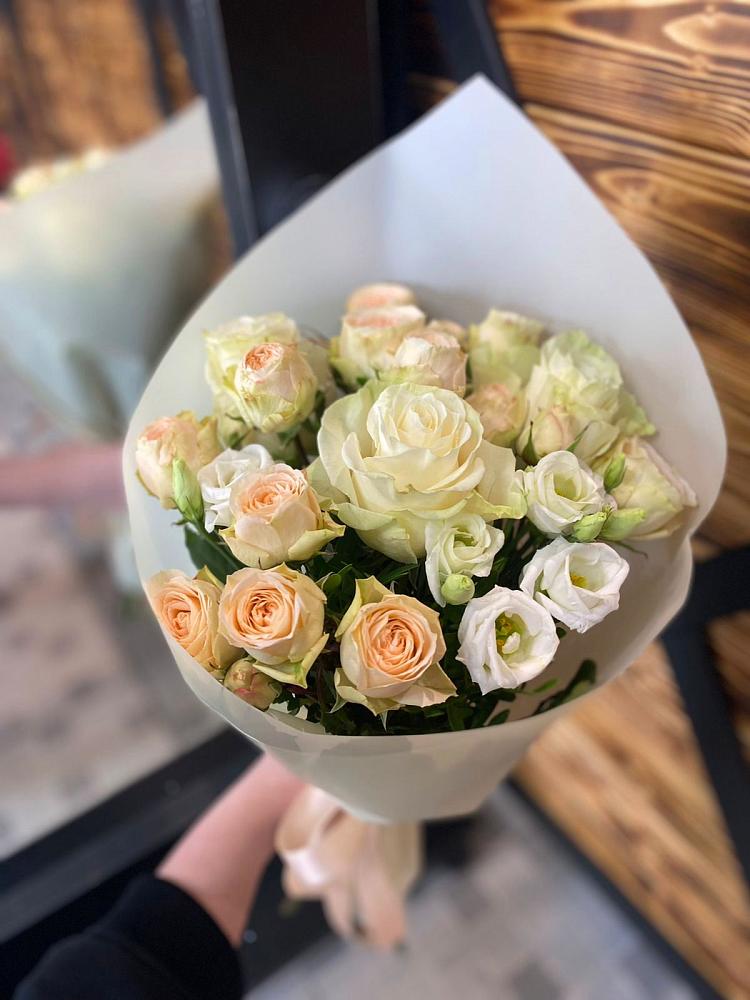 Букет цветов из: Розы и Лизиантусы в Нарзанном