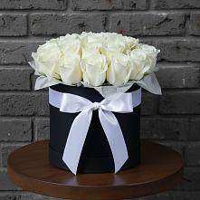 Цветочная композиция из Розы в шляпной коробке в Нарзанном